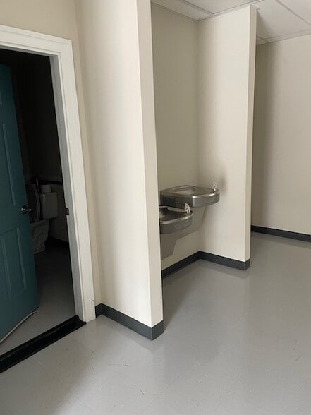 More Photos Of 405 W Bell St, Ridgely Light Distribution For Lease