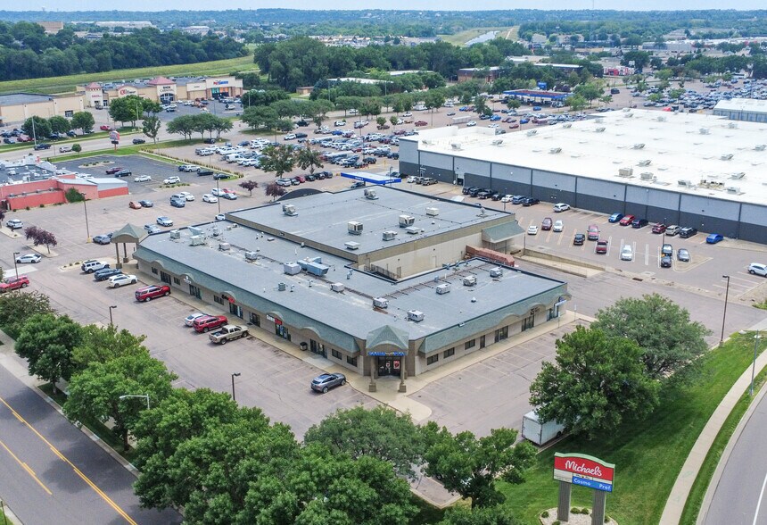 More Photos Of 3801 W 34th St, Sioux Falls Storefront For Sale