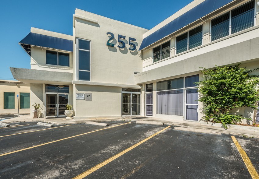 More Photos Of 255 University Dr, Coral Gables Medical For Lease