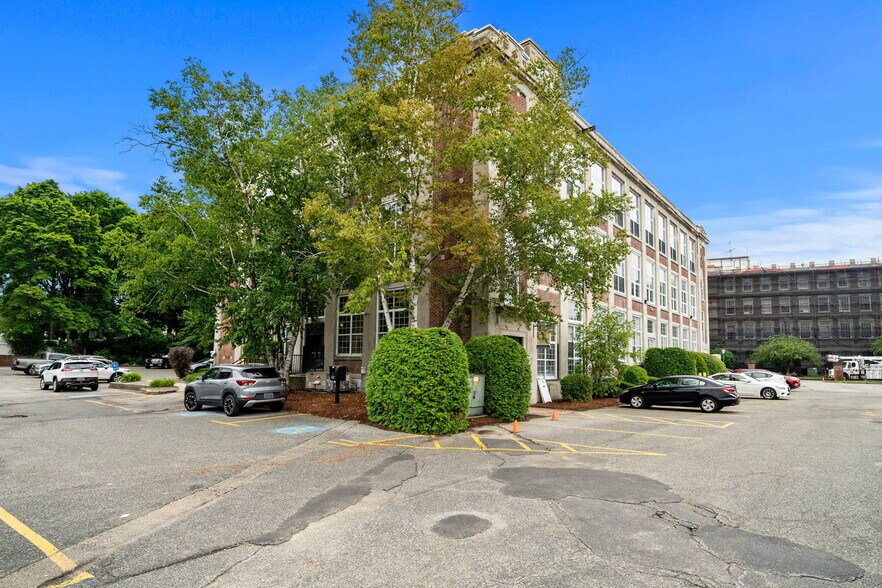 More Photos Of 16 Haverhill St, Andover Loft Creative Space For Lease