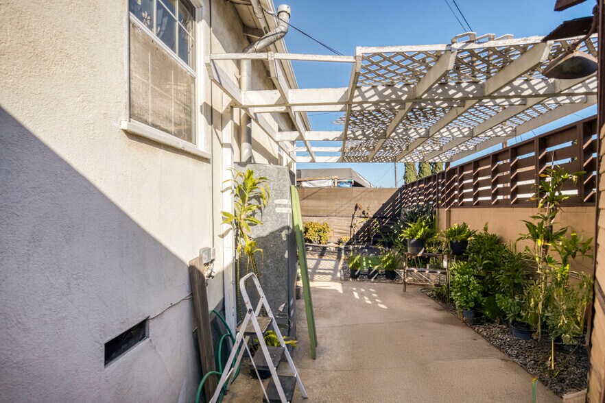 More Photos Of 2714 New Jersey St, Los Angeles Multifamily For Sale
