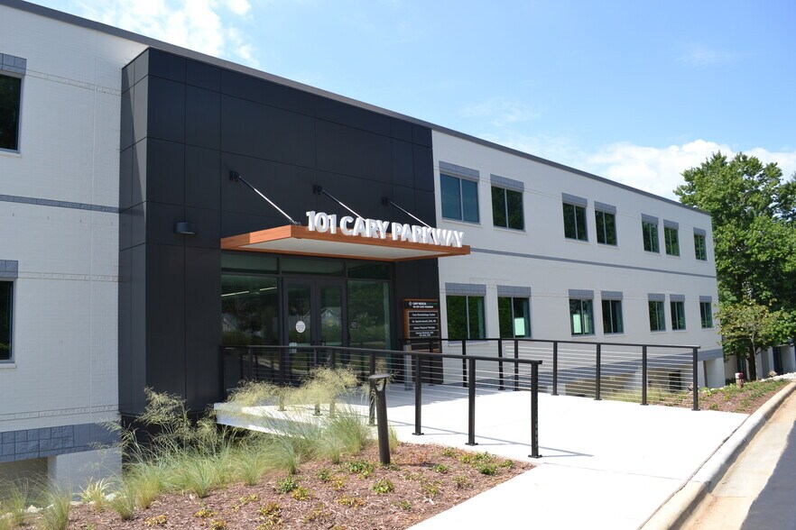 More Photos Of 101 SW Cary Pky, Cary Medical For Lease