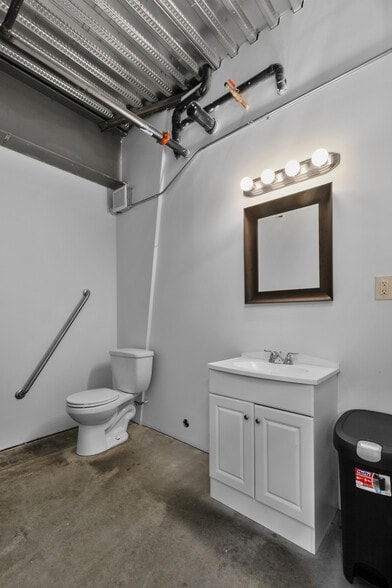 More Photos Of 1985 Alpine Way, Bellingham Warehouse For Sale