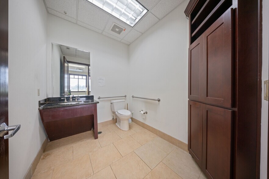 More Photos Of 4610 Riverstone Blvd, Missouri City Medical For Sale