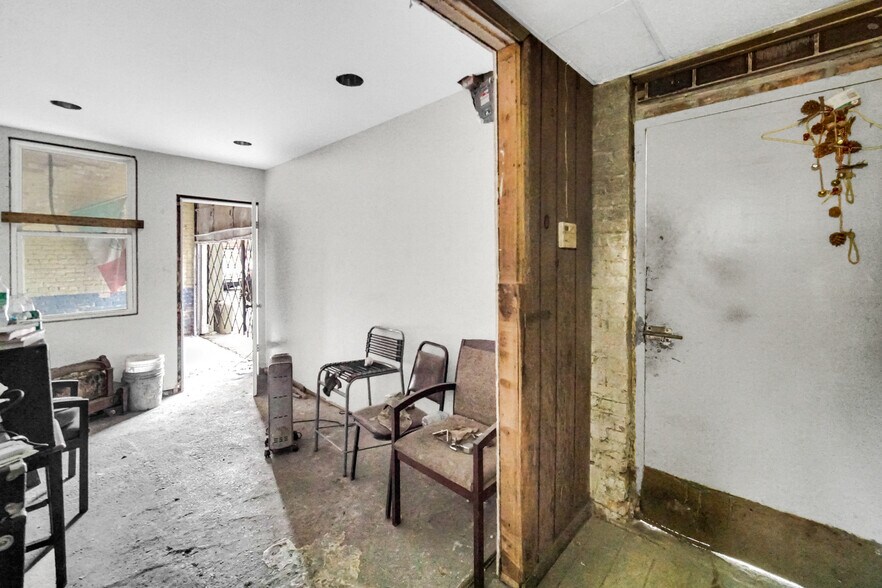 More Photos Of 2116 S California Ave, Chicago Auto Repair For Sale