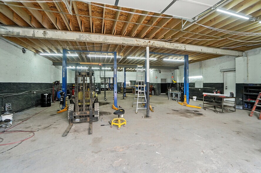 More Photos Of 603 S Broadway St, Dayton Warehouse For Sale