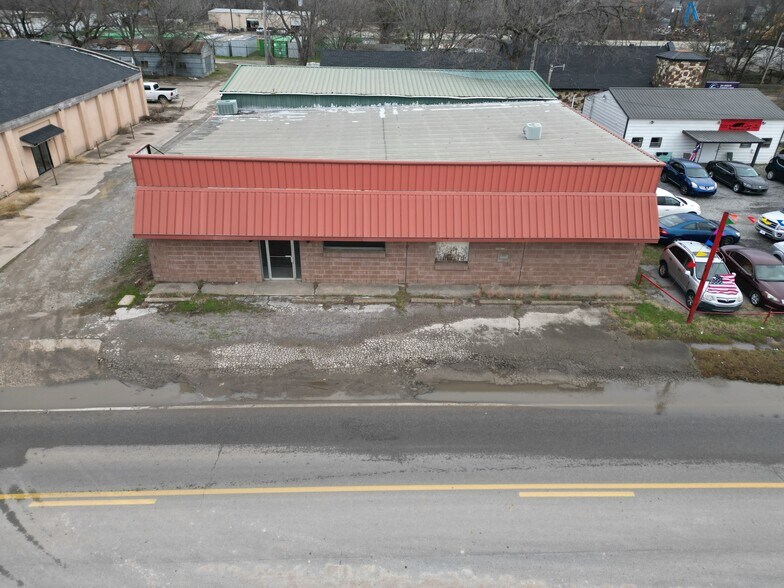 More Photos Of 610 N 1st Ave, Durant Flex For Sale