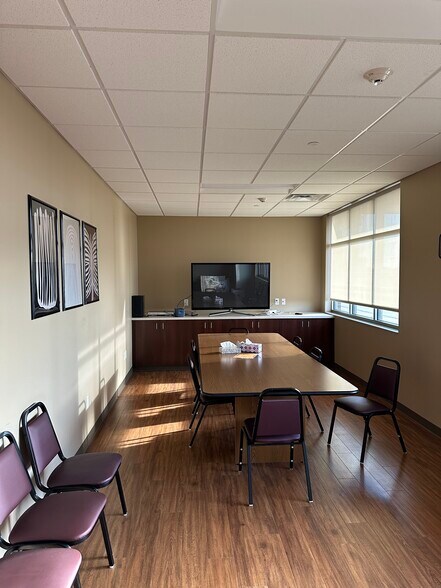 More Photos Of 1320 19th Ave NW, Clinton Flex For Sale