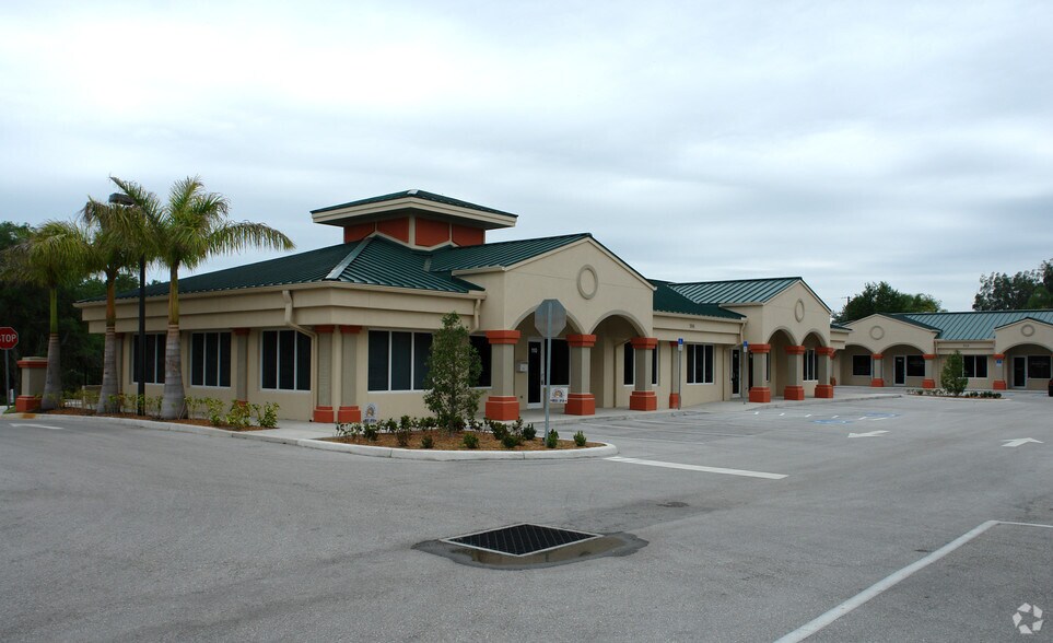 More Photos Of 306 N Rhodes Ave, Sarasota Medical For Sale