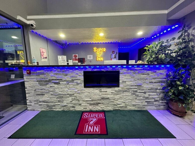 More Photos Of 402 N 12th St, Tecumseh Hotel For Sale