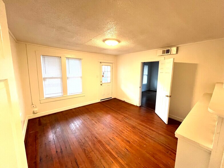More Photos Of 304 N Muskogee Ave, Tahlequah Specialty For Lease