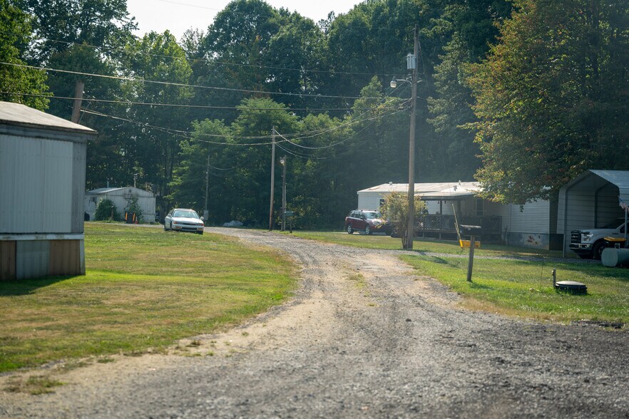 More Photos Of 6 Lowery Dr, Dunbar Manufactured Housing Mobile Home Park For Sale