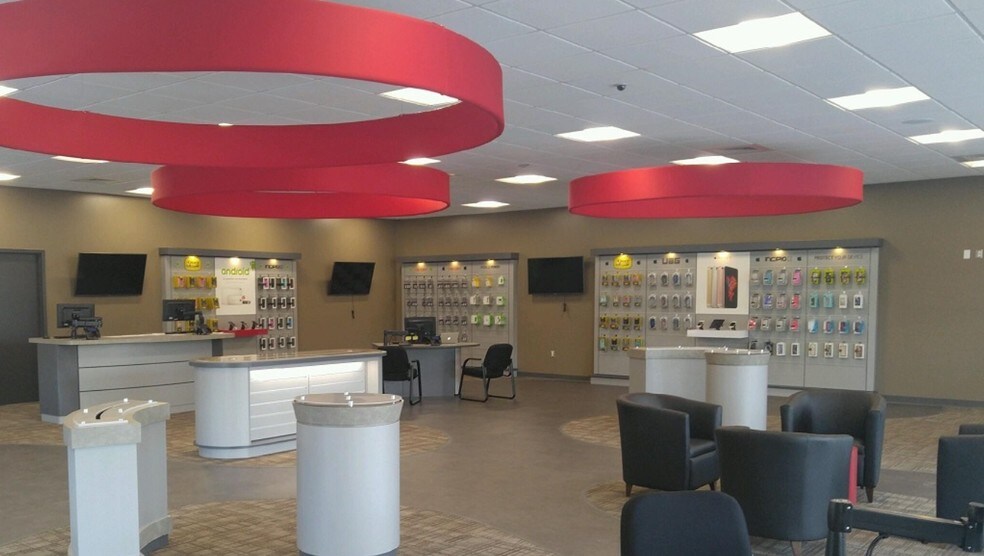More Photos Of 16701-16727 E Colonial Dr, Orlando Storefront For Lease