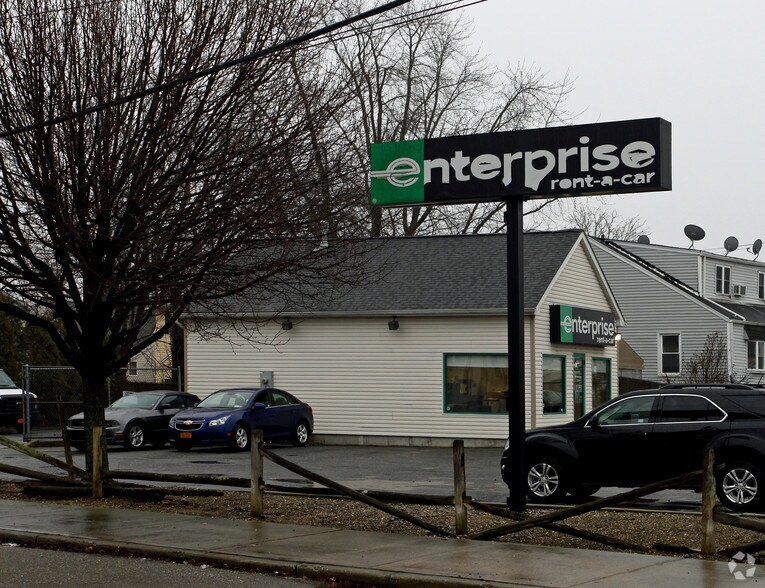 More Photos Of 199 E Montauk Hwy, Lindenhurst Freestanding For Sale