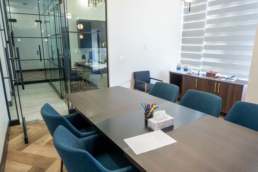 More Photos Of 2565 Steeles Ave E, Brampton General Retail For Sale