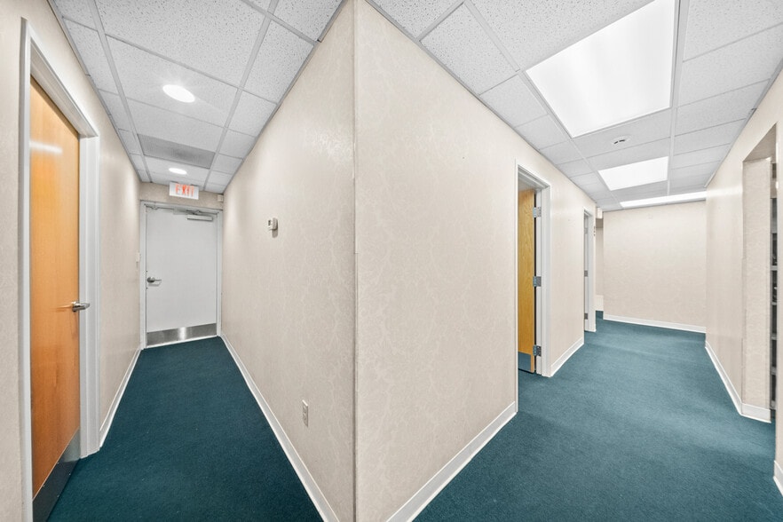 More Photos Of 1901 Winchester Ave, Ashland Office For Sale