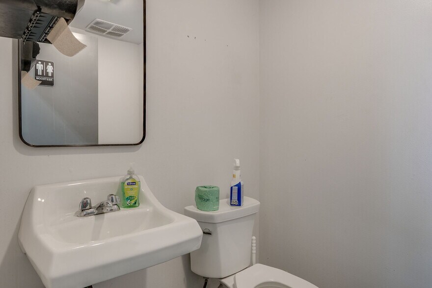 More Photos Of 34 Sullivan Rd, North Billerica Warehouse For Lease