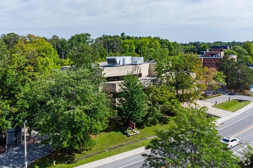 More Photos Of 1785 Alta Vista Dr, Ottawa Office For Lease