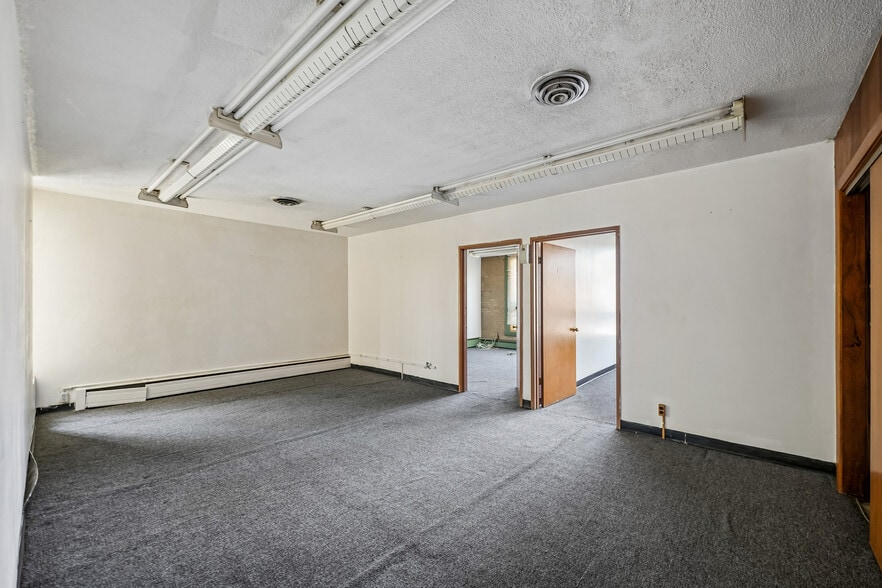 More Photos Of 6114 W North Ave, Chicago Office For Sale