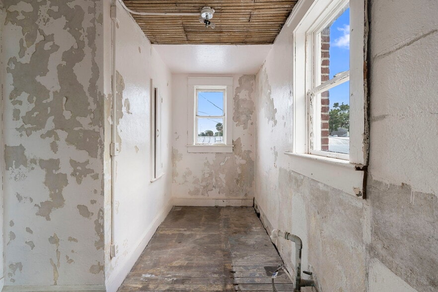More Photos Of 204 Magnolia St, New Smyrna Beach Restaurant For Sale