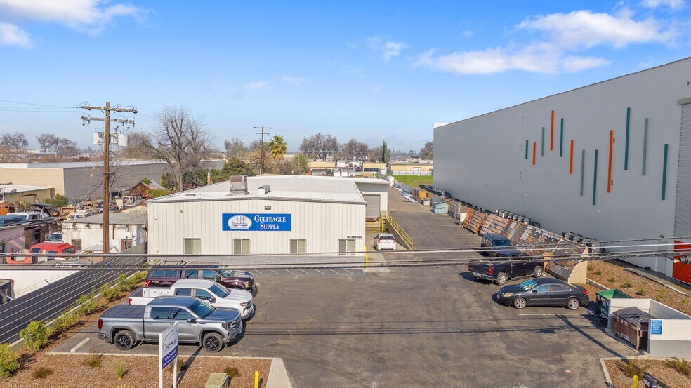 More Photos Of 1746 E Mineral King Ave, Visalia Warehouse For Lease