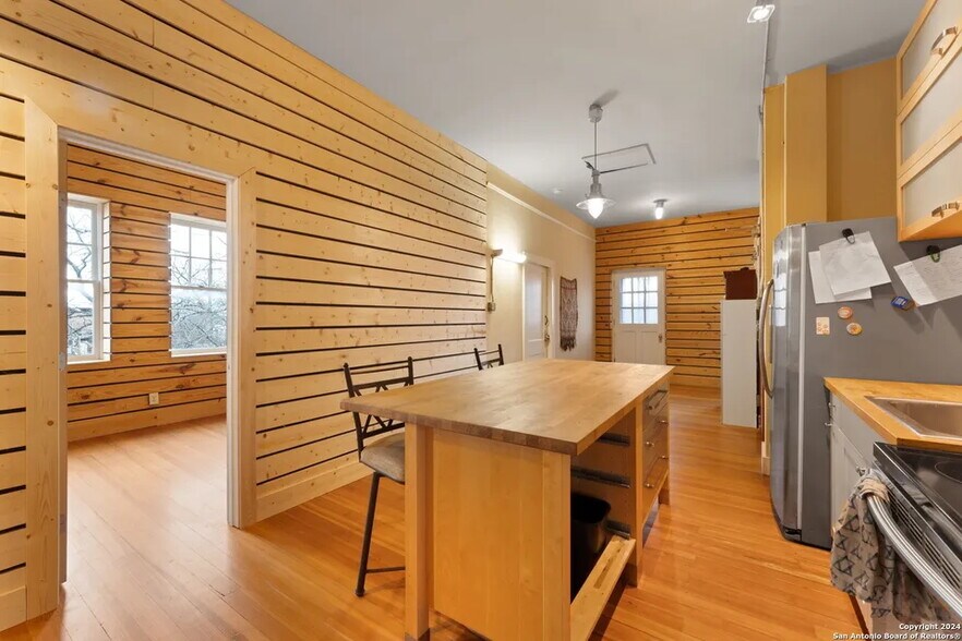 More Photos Of 2323 Buena Vista St, San Antonio Freestanding For Sale