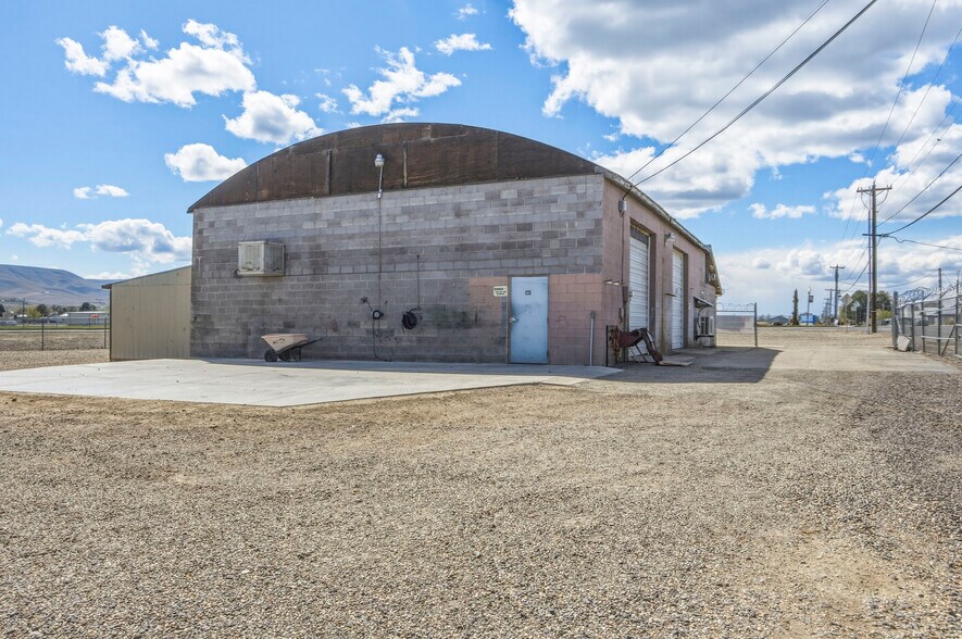 More Photos Of 391 Wine Country Rd, Prosser Freestanding For Sale