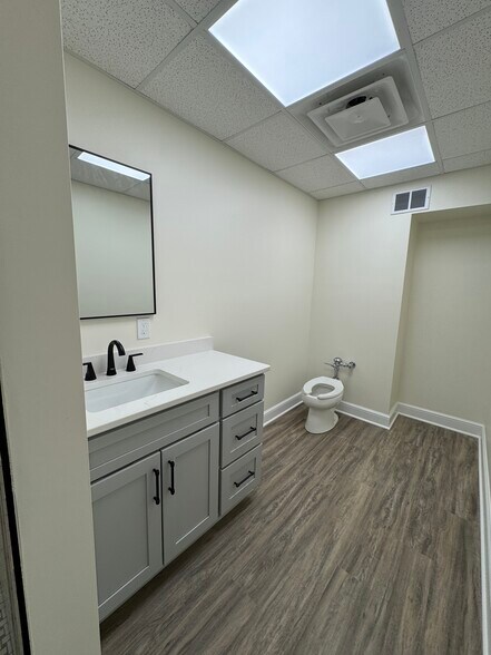 More Photos Of 313 S High St, Akron Office For Lease