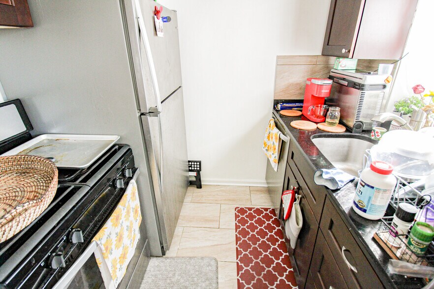 More Photos Of 6667-6669 W Devon Ave, Chicago Apartments For Sale