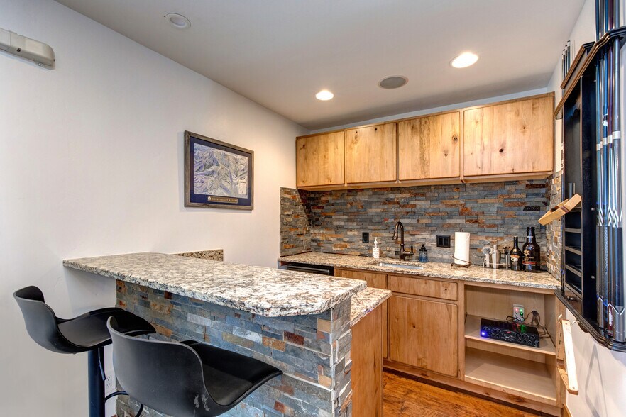 More Photos Of 1469 Woodside Ave, Park City Lodge Meeting Hall For Sale
