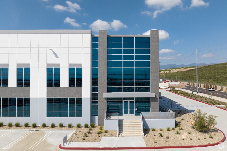 More Photos Of 6260 Mango Ave, Fontana Distribution For Lease