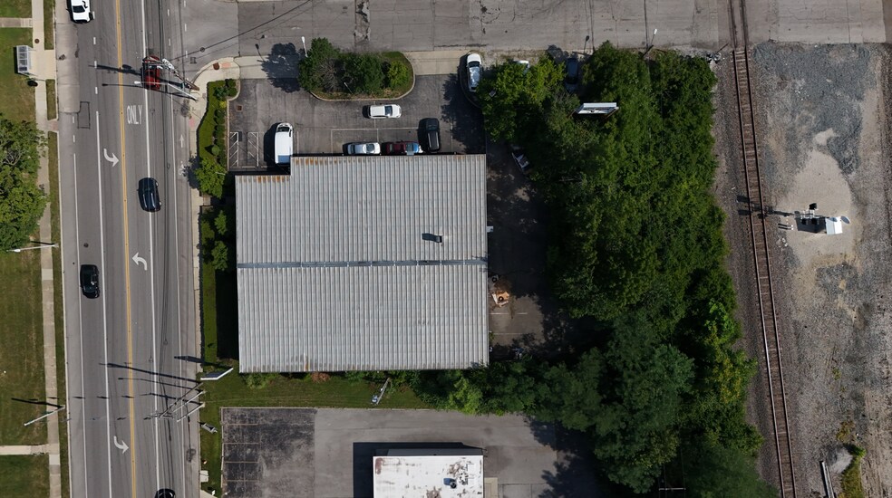 More Photos Of 4100 Indianola Ave, Columbus Auto Repair For Sale