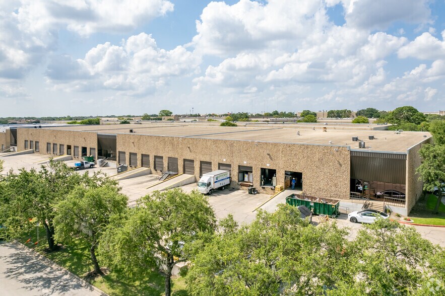More Photos Of 10315 Metropolitan Dr, Austin Warehouse For Lease