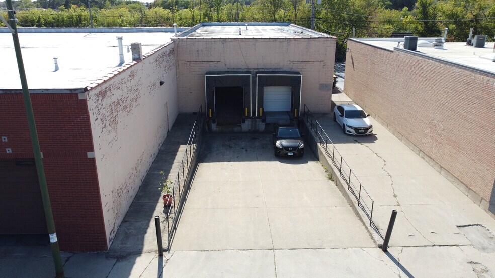 More Photos Of 5328 N Northwest Hwy, Chicago Warehouse For Sale