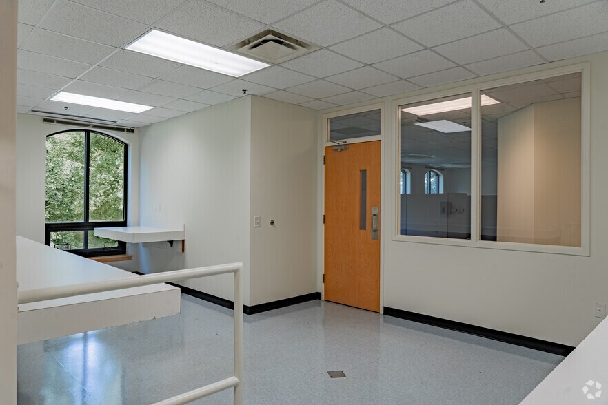 More Photos Of 610 Jones Ferry Rd, Carrboro Medical For Lease