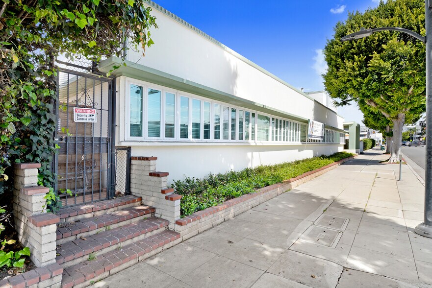 More Photos Of 419 S Robertson Blvd, Beverly Hills Schools For Sale