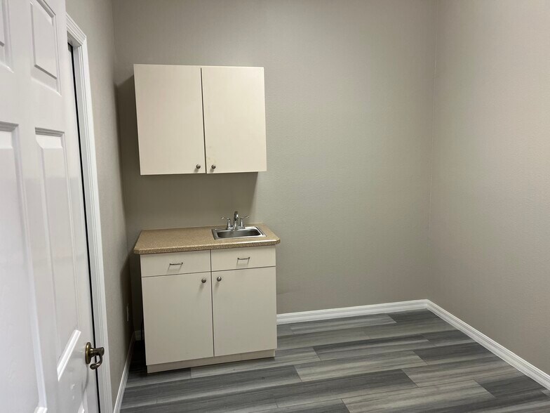 More Photos Of 15151 S US Highway 441, Summerfield Medical For Sale