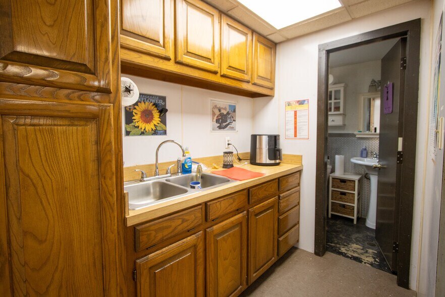 More Photos Of 111 E Liberty St, Pilot Point General Retail For Sale