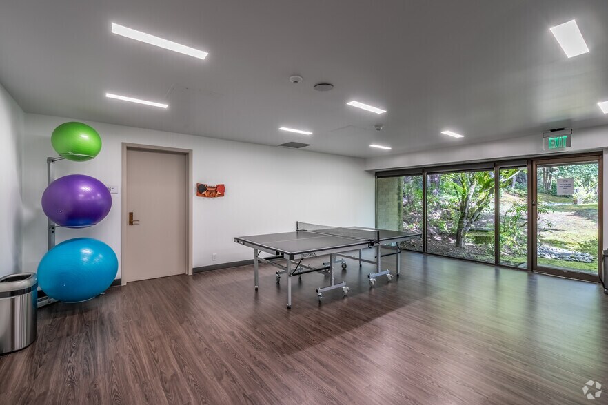 More Photos Of 15325 SE 30th Pl, Bellevue Unknown For Lease