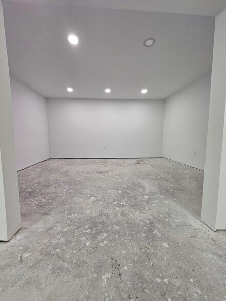 More Photos Of 1940 7th Ave S, Saint Petersburg Medical For Lease