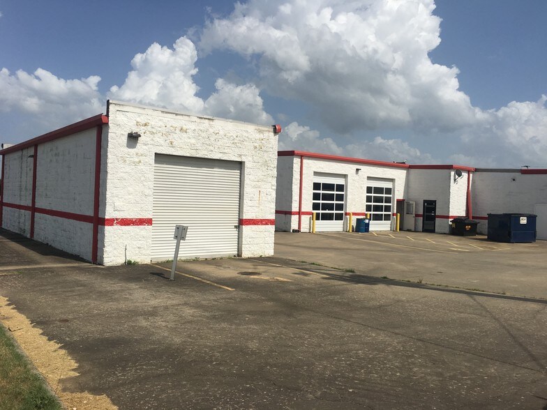More Photos Of 914 W Main St, Cabot Auto Repair For Lease