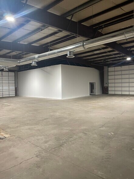 More Photos Of 3000 S Muskogee Ave, Tahlequah Industrial For Lease