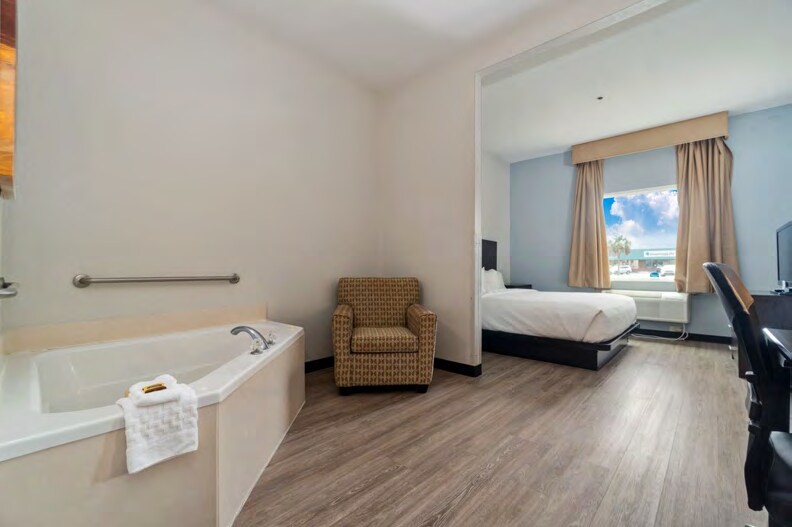 More Photos Of 801 Cedar Point Blvd, Cedar Point Hotel For Sale