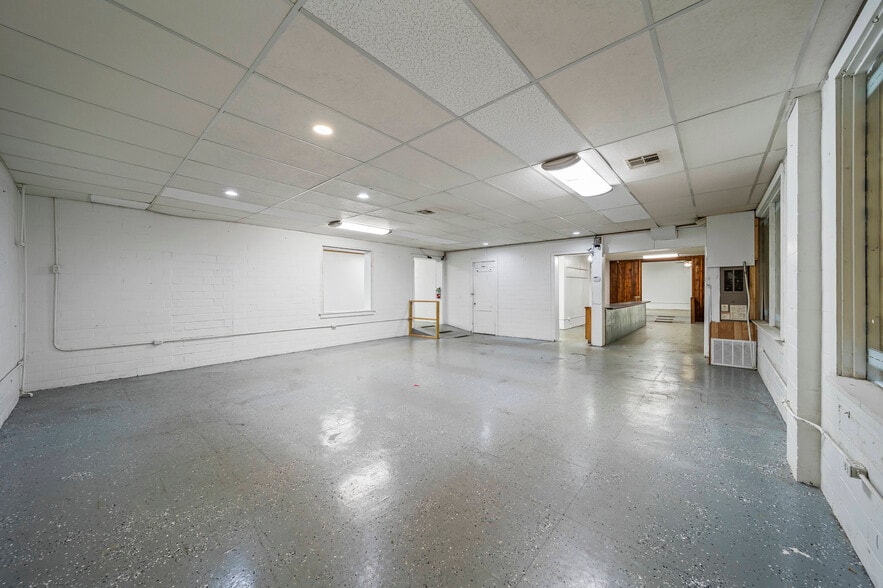 More Photos Of 4702 E 11th St, Tulsa Freestanding For Sale