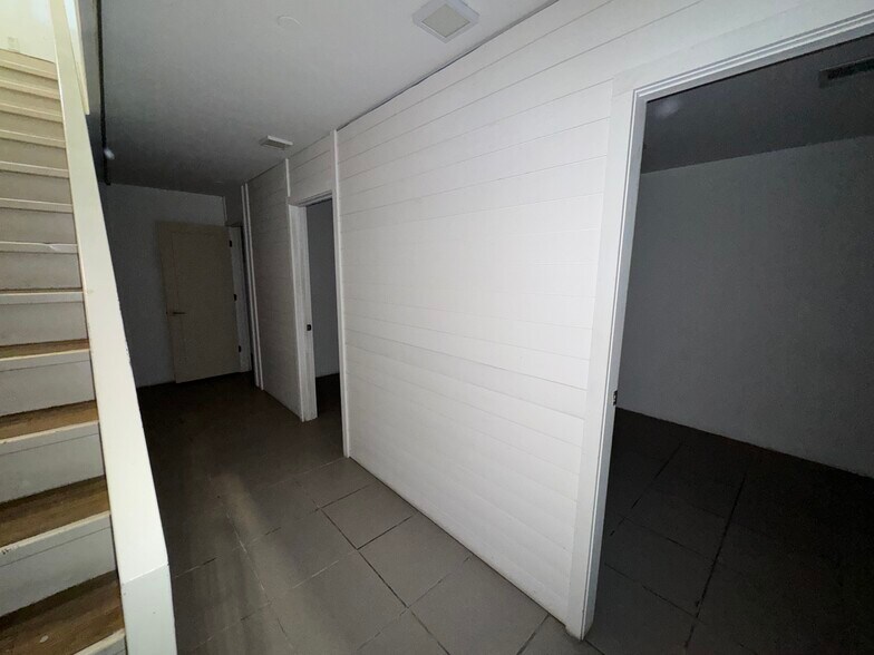 More Photos Of 182 Grand St, Brooklyn Storefront Retail Residential For Lease