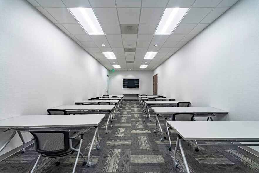 More Photos Of 3399 Peachtree Rd NE, Atlanta Coworking Space