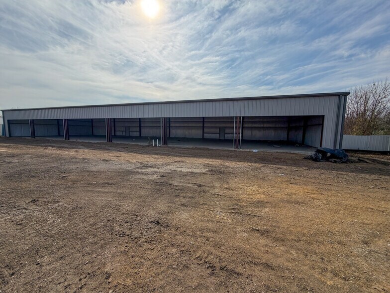 More Photos Of 4944 Mansfield Hwy, Forest Hill General Retail For Sale