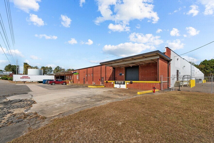 More Photos Of 3299 NC 5 Hwy, Aberdeen Distribution For Lease