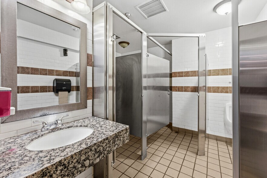 More Photos Of 73155 Highway 111, Palm Desert Restaurant For Sale