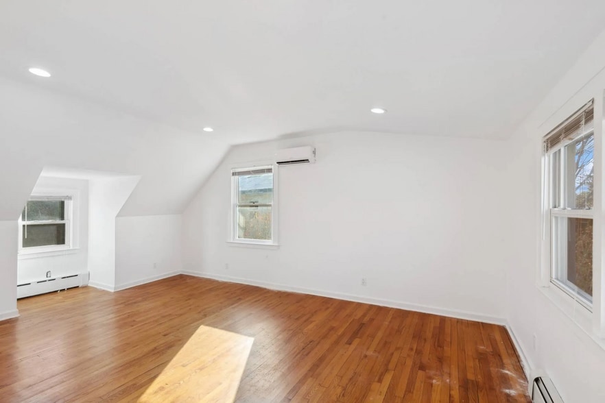 More Photos Of 87 North Rd, Hampton Bays Storefront Retail Residential For Sale